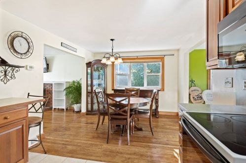 1069 Burt St, Taunton MA 02780-5166 exterior