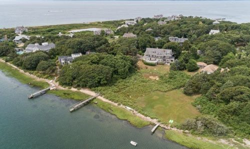 140 Associates Rd, Falmouth, MA 02540-2108