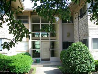 2705 Riedling Dr, Louisville KY  40206-1325 exterior