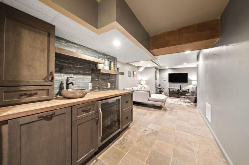 333 Brush Hl Rd, Milton MA 02186-1030 exterior