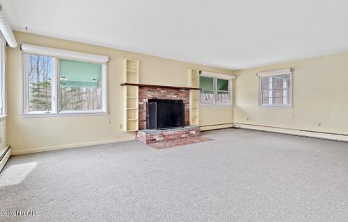 386 Oblong Rd, Williamstown, MA 01267-3043