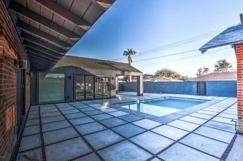 1201 Edgemont Ave, Phoenix AZ 85035-1809 exterior