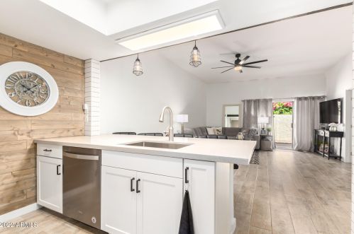 4927 43rd St, Phoenix AZ 85050-3358 exterior