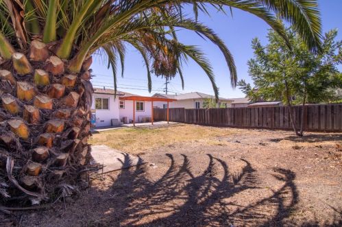 1217 Burkhart Ave, San Leandro CA  94579-2003 exterior