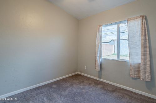 1817 38 Dr, Phoenix AZ 85053-5407 exterior