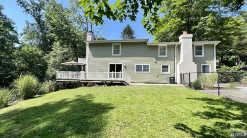 385 Stonetown Rd, Skyline Lakes NJ  07456-1308 exterior