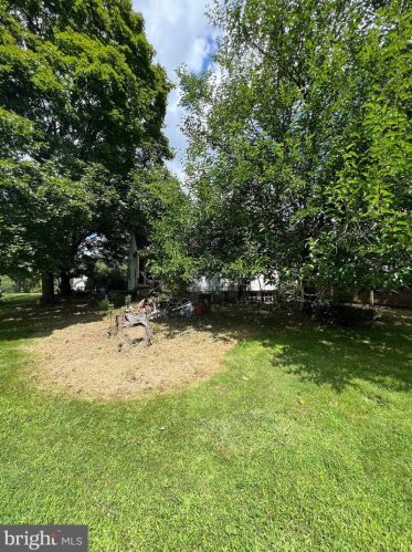 238 Hillcrest Dr, Milford, NJ 08848-1000