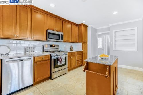 1225 Sandelin Ave, San Leandro CA  94577-3956 exterior