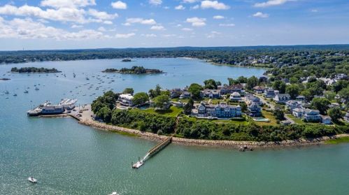 14 Wompatuck Rd, Hingham MA 02043-1100 exterior