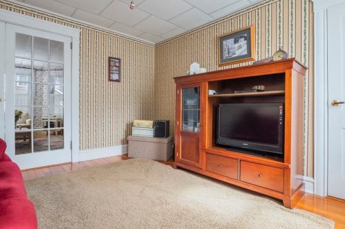 10 Burke St, Fall River MA 02720-6903 exterior