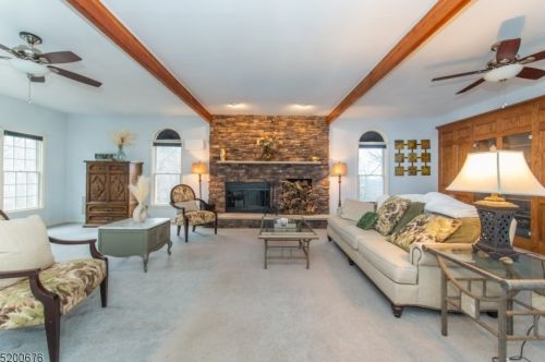 8 Jenny Ln, Wantage NJ  07461-4550 exterior