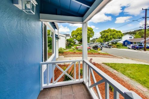 15977 Windsor Dr, San Leandro CA  94578-1415 exterior