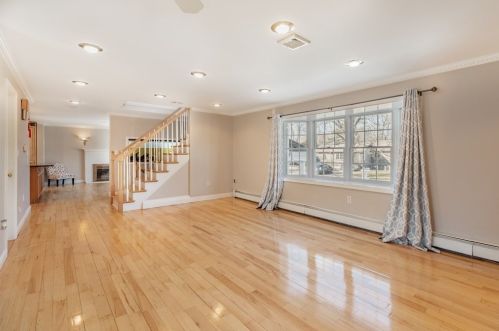 24 Harvey Ln, Whitman MA 02382-1948 exterior