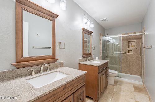 6838 42nd Way, Phoenix AZ  85042-5211 exterior