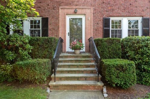 56 Gulliver St, Milton, MA 02186-3113