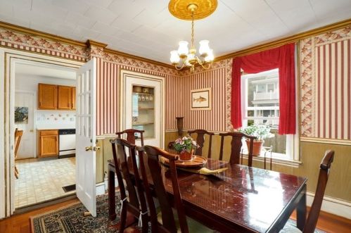 321 Lexington St, Newton, MA 02466-1211