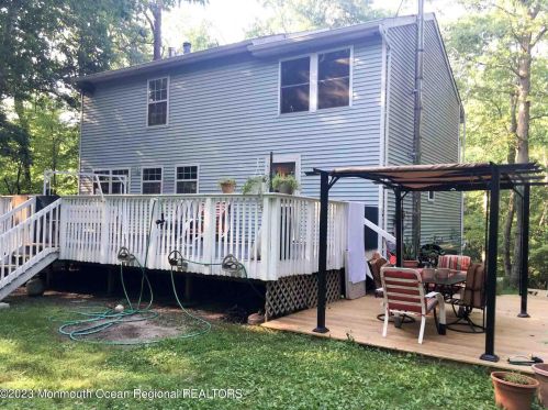 61 Lakeview Dr, Jackson Twp NJ 08527-2701 exterior