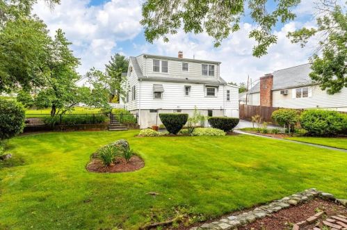 60 Woodlawn Ave, Chelsea MA 02150-1131 exterior