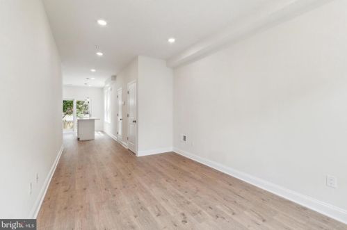 2137 5th St, Philadelphia, PA 19122-1411