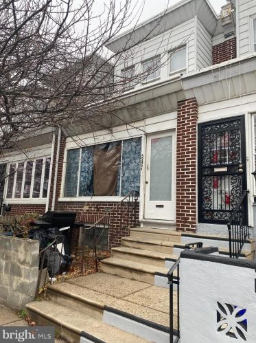 5245 6th St, Philadelphia, PA 19120-3118