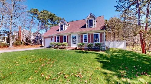 11 Derby Ln, Harwich, MA 02645-1654