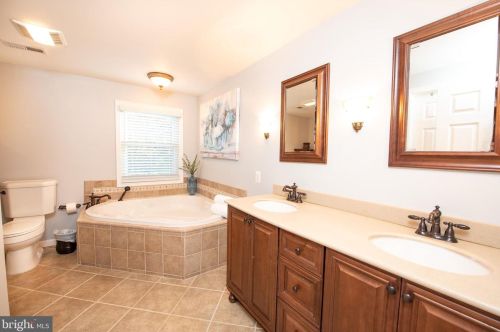 6605 Windsor Ct, Columbia MD 21044-4102 exterior