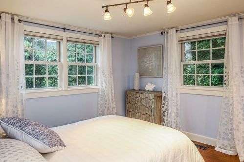 52 Woodleigh Rd, Dedham MA 02026-3129 exterior