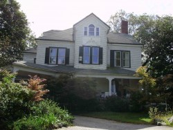 387 Central St, Newton, MA 02466-2232