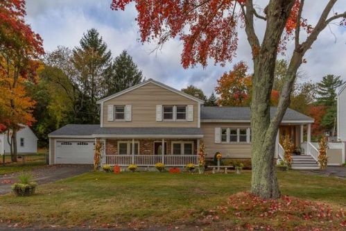 10 Fairfax St, Burlington MA  01803-2830 exterior