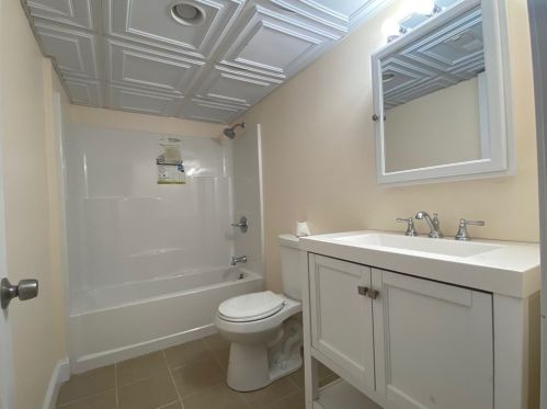 12 Lyon St, Worcester MA 01604-3622 exterior