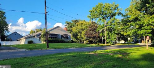 137 Girard St, West Deptford, NJ 08096-2116