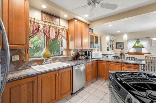 293 Washington St, Gloucester MA 01930-4815 exterior