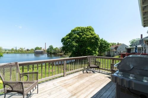 7 Spooner St, Plymouth MA 02360-4453 exterior