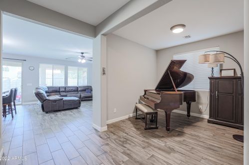 2721 Dunbar Dr, Phoenix, AZ 85042-6073