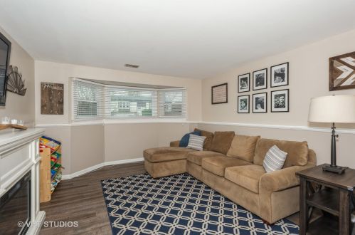 645 Banbury Way, Lemont IL 60440-1057 exterior