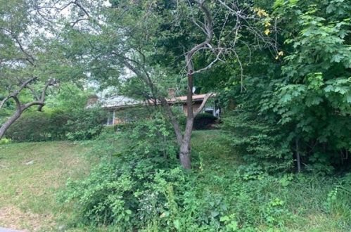 18 Baxter St, Worcester, MA 01602-1008