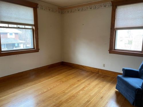 8 Berwick St, Worcester MA 01602-1405 exterior