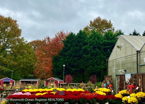 208 Winding Way, Little Silver NJ 07739-1763 exterior