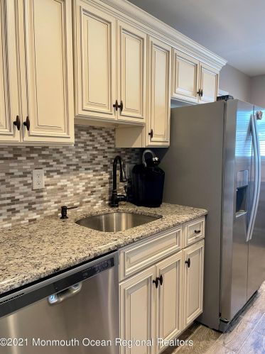 9 Ann Ct, Tinton Falls NJ  07724-3031 exterior