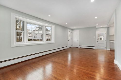 31 Jersey St, Dedham MA  02026-4942 exterior