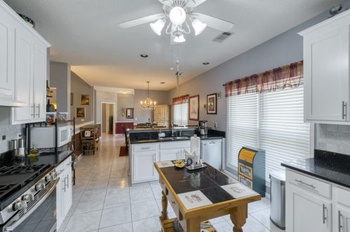 113 Windsor Cir, Stockbridge GA 30281-1864 exterior