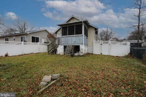 1909 Pt Pleasant Ave, West Deptford NJ 08096-4325 exterior