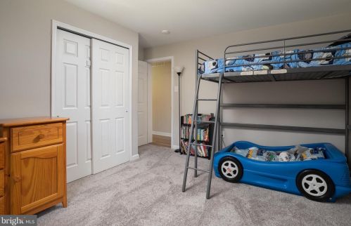 808 Mail Ave, West Deptford NJ  08096-6515 exterior