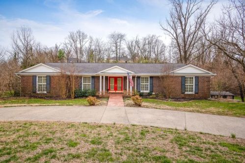 5804 Brittany Valley Rd, Louisville, KY 40222-5904