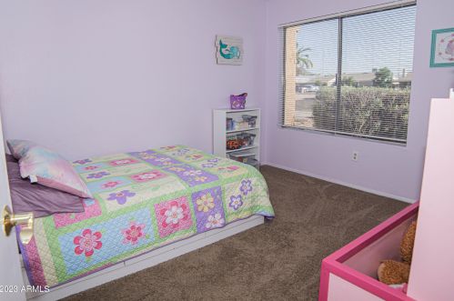 2322 Country Gables Dr, Phoenix AZ 85053-4532 exterior