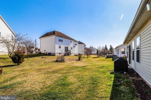 9 Canal Vw Dr, Trenton NJ 08648-1319 exterior