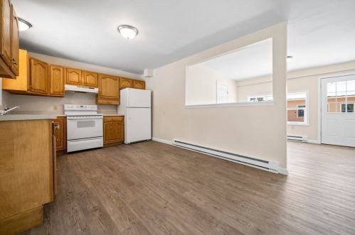 8 Ledge St, Sutton, MA 01590-1665