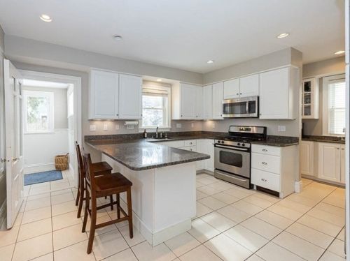 24 Walnut Pl, Newton MA 02460-1819 exterior