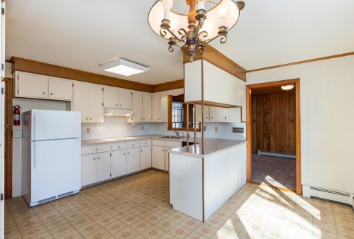 27 Huettner Rd, Falmouth MA 02543-1508 exterior