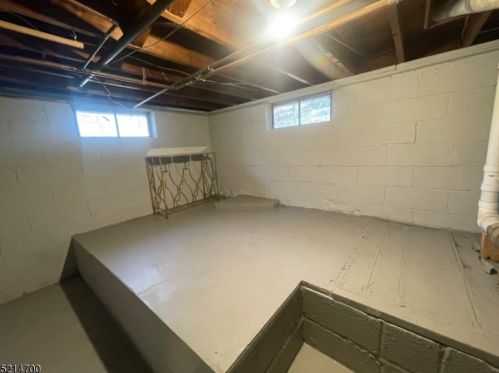 46 Edgewood Rd, Skyline Lakes NJ 07456-1911 exterior